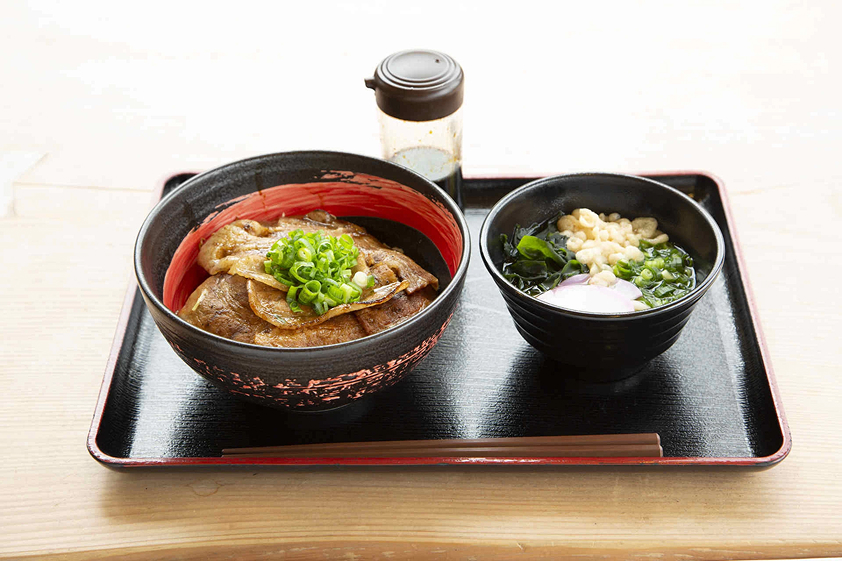 豚丼とうどんのセット写真